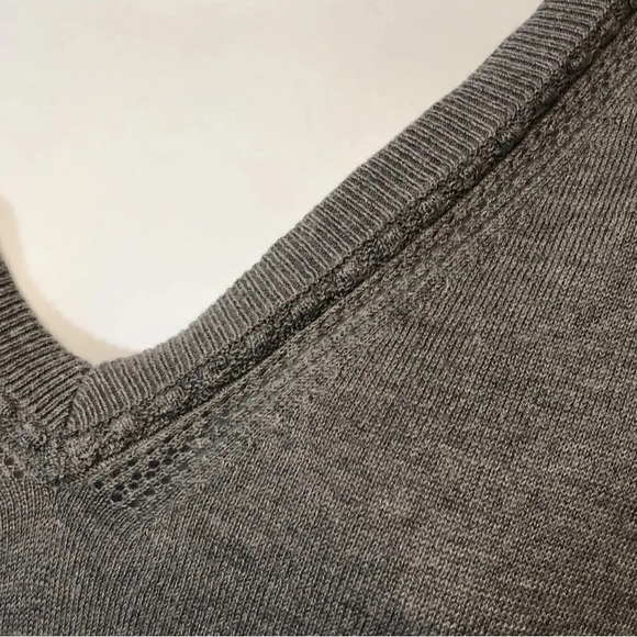 Women’s Banana Republic Gray V Neck Pullover Sweater Size S - Picture 5 of 7